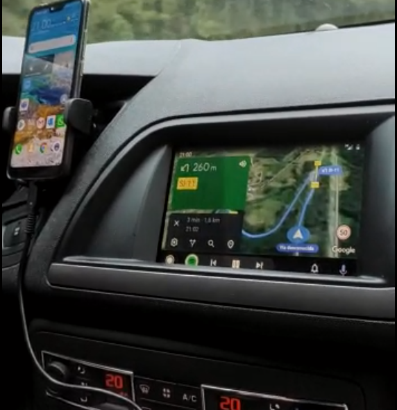 Aston Martin Apple Carplay et Android Auto